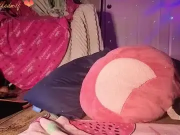 Milkedmilf  live sex cam