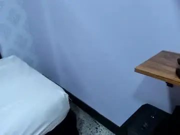 Bellabloom1  live sex cam