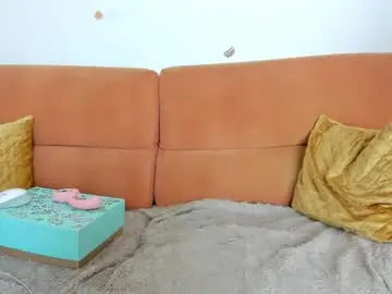 Kittyhumps  live sex cam