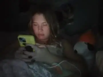 Thelittlebambii  live sex cam