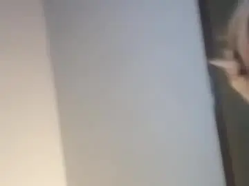 Hollydavison68  live sex cam