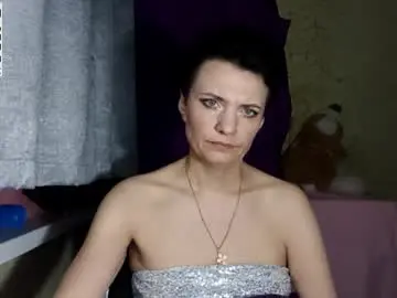 Hotmamaqueen234  live sex cam