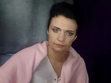Hotmamaqueen234  live sex cam