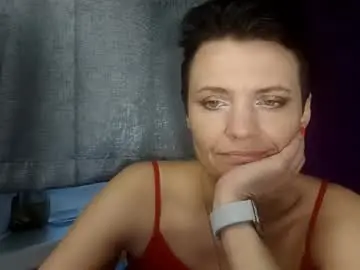 Hotmamaqueen234  live sex cam