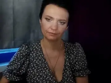 Hotmamaqueen234  live sex cam