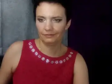 Hotmamaqueen234  live sex cam
