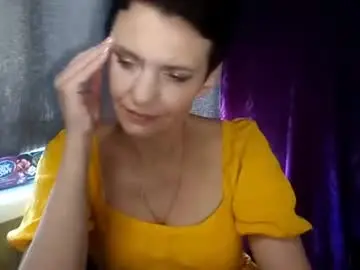 Hotmamaqueen234  live sex cam