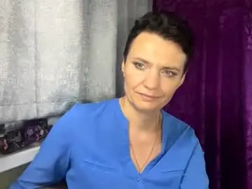 Hotmamaqueen234  live sex cam