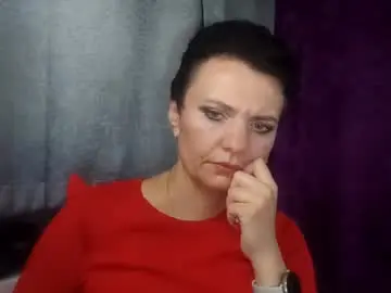 Hotmamaqueen234  live sex cam