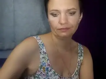 Hotmamaqueen234  live sex cam