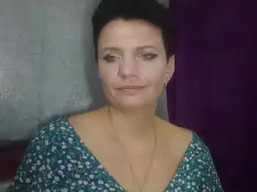 Hotmamaqueen234  live sex cam