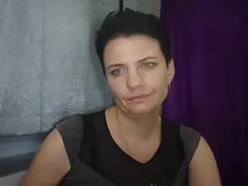 Hotmamaqueen234  live sex cam