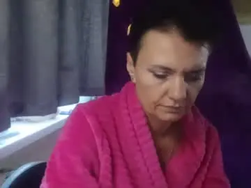 Hotmamaqueen234  live sex cam