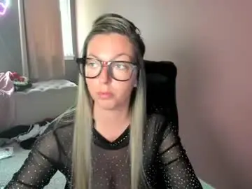 Mandybabyxxx  live sex cam