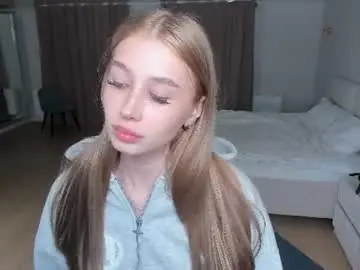 Capricemarileen  live sex cam