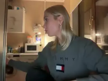 Elarawhitmore  live sex cam