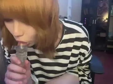 Hellokinki  live sex cam