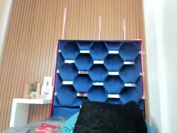 Emily_cute_18  live sex cam