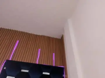 Emily_cute_18  live sex cam