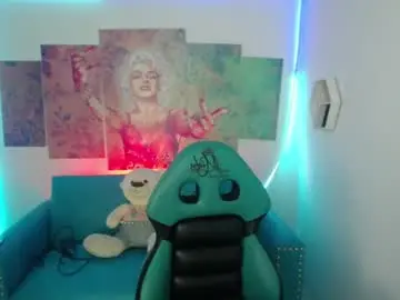 Emmily_m_  live sex cam