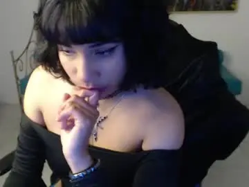 Raven_pierce_  live sex cam