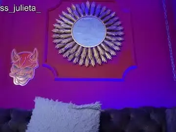 Julieta_russell  live sex cam