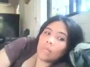 Naughtyhotladielee  live sex cam