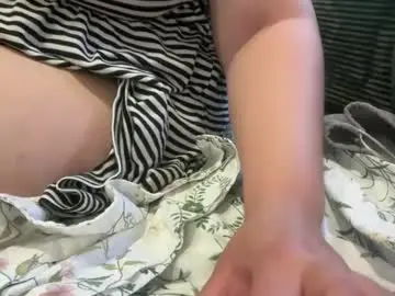 Kiss_me_slow18  live sex cam