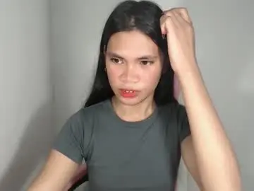 Petite_pauline  live sex cam