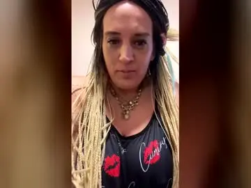 Haleytightlips54  live sex cam