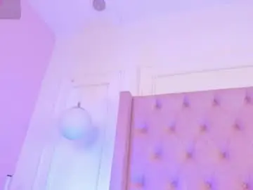 Lucyvega4  live sex cam