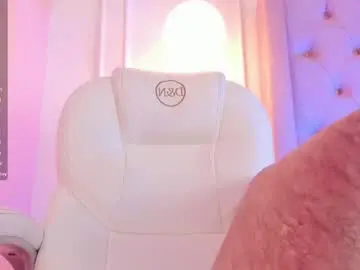 Lucyvega4  live sex cam