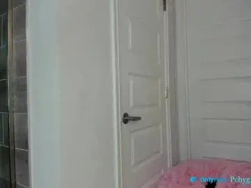 Lexieafterdark  live sex cam