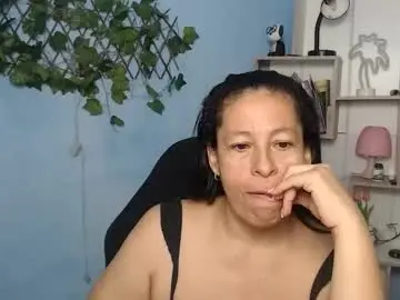 Mature_martina_  live sex cam