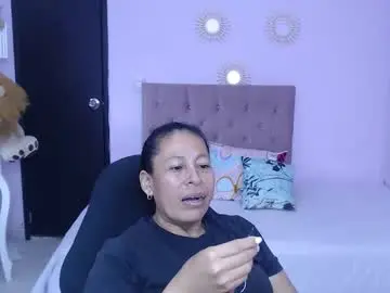 Mature_martina_  live sex cam