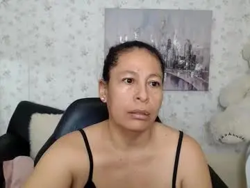 Mature_martina_  live sex cam