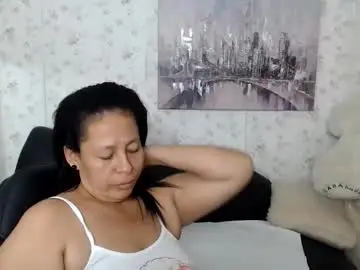Mature_martina_  live sex cam
