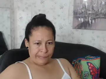 Mature_martina_  live sex cam