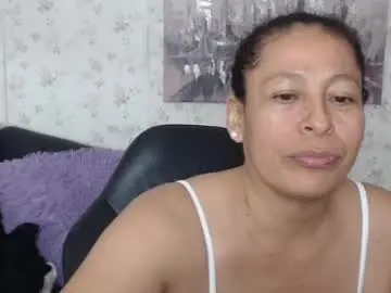 Mature_martina_  live sex cam