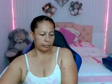 Mature_martina_  live sex cam