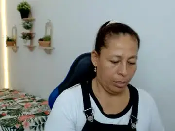 Mature_martina_  live sex cam