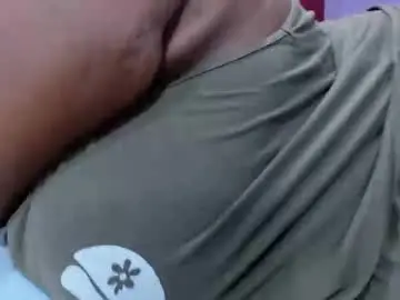 Gianttitts  live sex cam