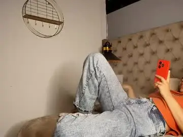 Isabella_f_  live sex cam