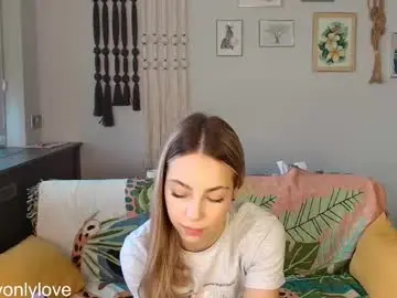 Daddyonlyloveme  live sex cam