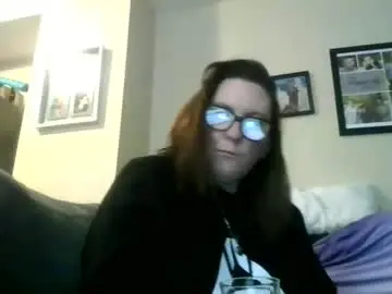 Fuzzypeaches87  live sex cam