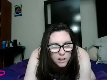 Fuzzypeaches87  live sex cam