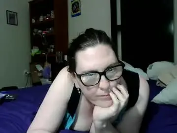 Fuzzypeaches87  live sex cam