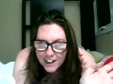 Fuzzypeaches87  live sex cam