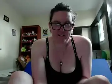 Fuzzypeaches87  live sex cam