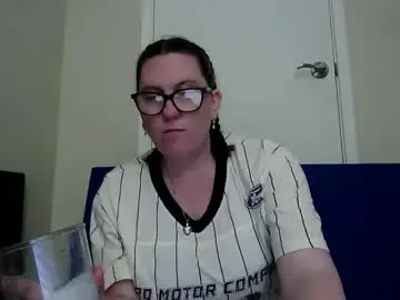 Fuzzypeaches87  live sex cam